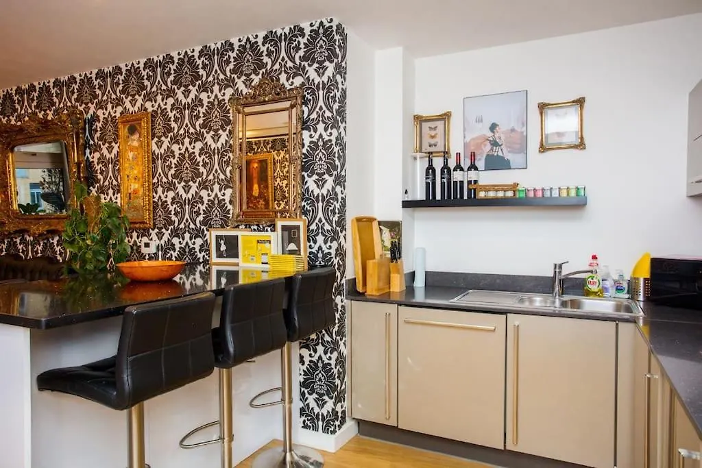 Unique & Welcoming 2Bd Flat In Limehouse Apartment London