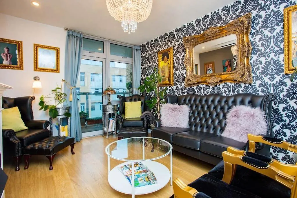 Unique & Welcoming 2Bd Flat In Limehouse Apartment London