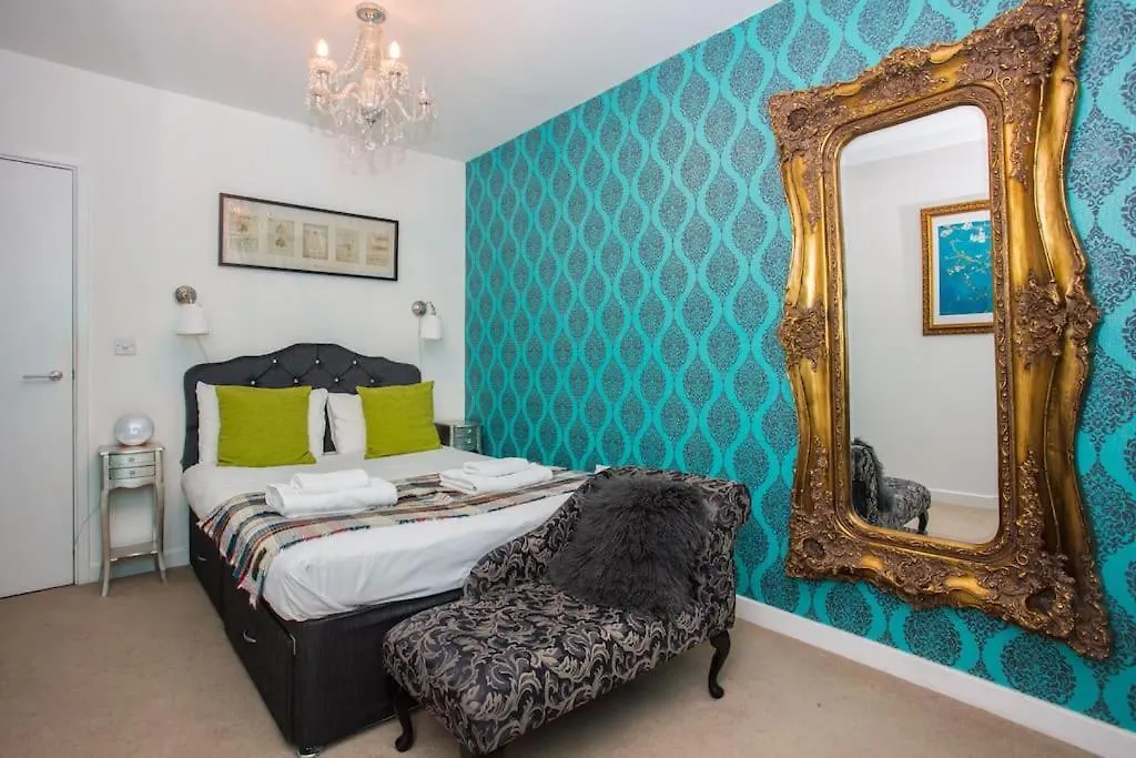 Unique & Welcoming 2Bd Flat In Limehouse Apartment London